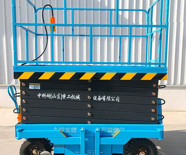 东宝自行走升降机